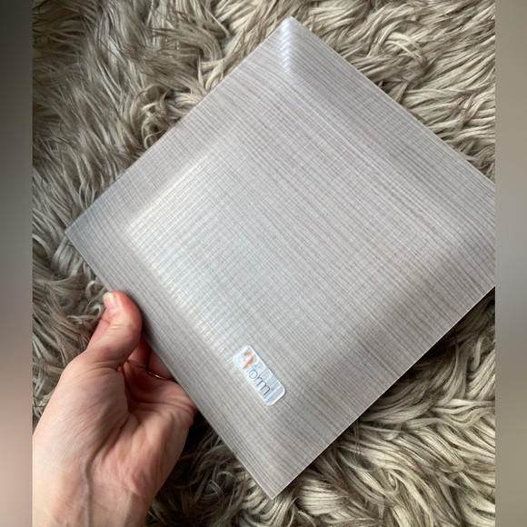 3Form Resin Display Plate - Picture 4 of 5